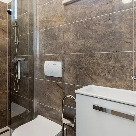 Lena Apartman
